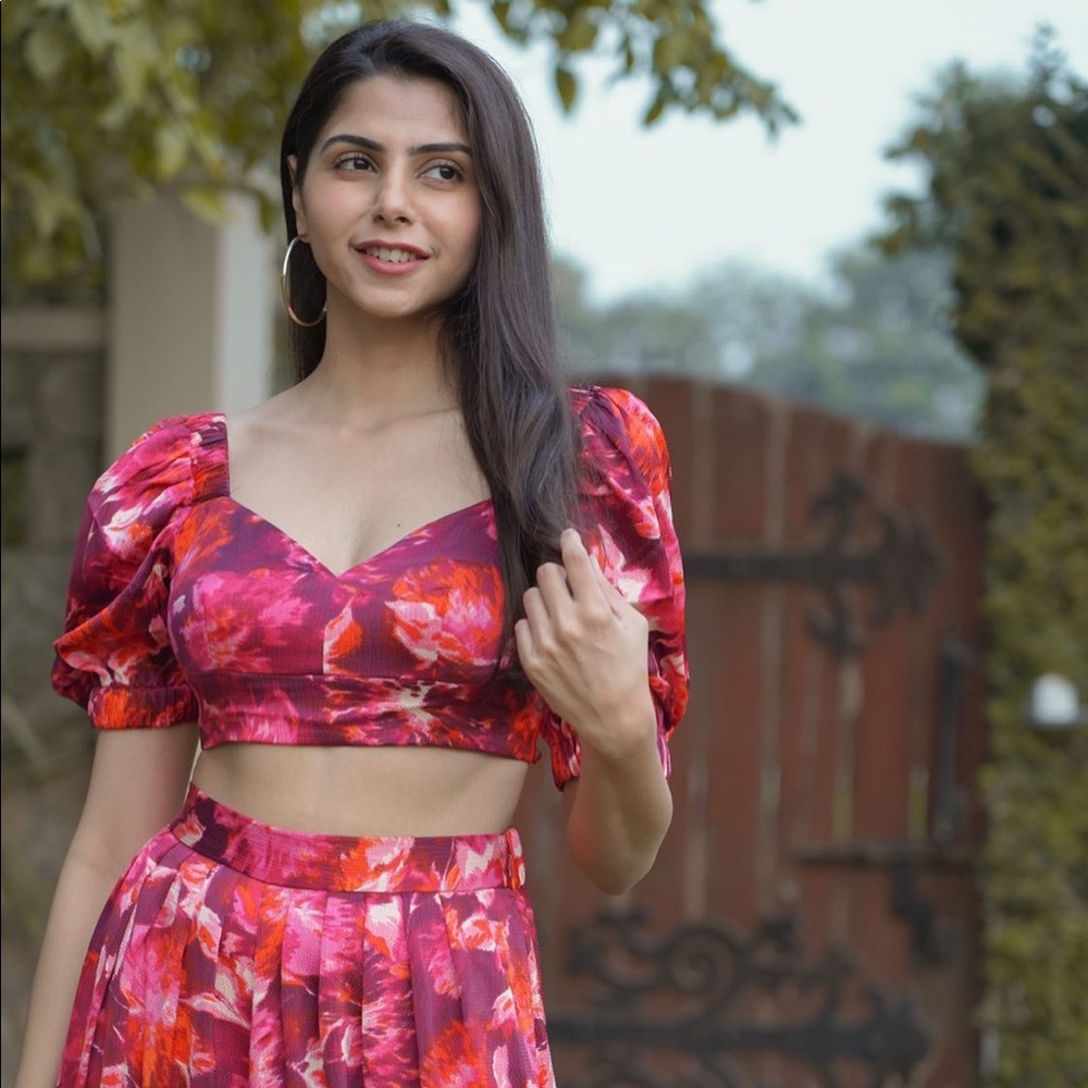 H&M purple & red floral print neckline top